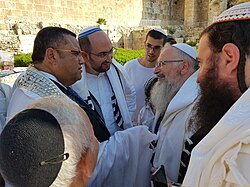 Eliyahu with future Jerusalem mayor Moshe Lion (left) in 2018 after the Hallel prayer adjacent to Robinson's Arch.