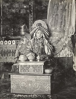 Photograph (1900) of the Maharani of Sikkim. Sikkim was under the suzerainty of the Provincial government of Bengal; its ruler received a 15-gun salute.