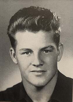 Hall of Fame HB Frank Gifford