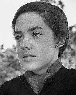 María Elena Walsh in 1952. Collection of the National Museum of Fine Arts.