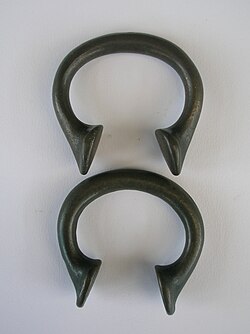 Two slightly differing Okpoho Manillas as used to purchase slaves for approximately 8–50 manilla per slave[183]