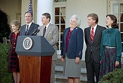 Outgoing president Ronald Reagan with his wife Nancy, vice president and president-elect George H. W. Bush with his wife Barbara, and vice president-elect Dan Quayle with his wife Marilyn in the White House Rose Garden on November 9, 1988