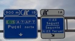 Bilingual (Valencian, Spanish) road sign along the highway in the Valencian Community.