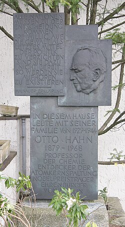 Monument in Berlin-Dahlem, in front of the Otto-Hahn-Platz