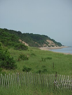 Steep coast and beach at Sunken Meadow State Park