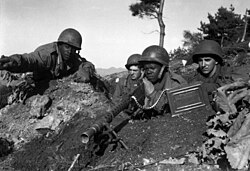 Soldiers from the US 2nd Infantry Division in action near the Ch'ongch'on River (20 November 1950)