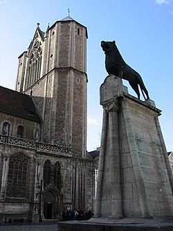 Brunswick Cathedral, St. Blasius, with lion statue