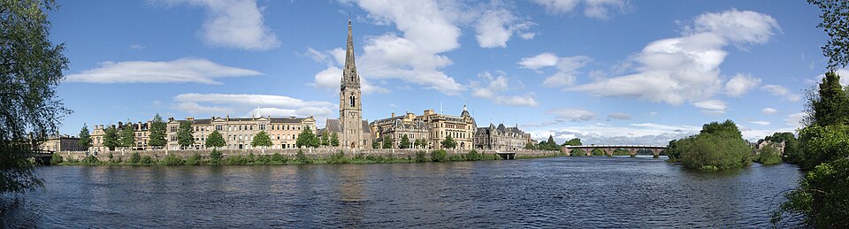 River Tay and Tay Street. The wooded islands on the right are known as The Stanners[47]