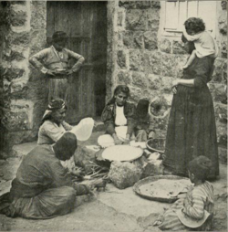 Baking flat bread in the 1910s