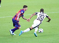 Messi dribbling past Juventus defender Patrice Evra during the 2015 UEFA Champions League Final