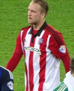 Hofmann playing for Brentford in 2015
