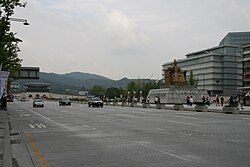 Sejong-daero in 2012, with the statues of the King Sejong the Great of Joseon on the right and Gwanghwamun on the left.