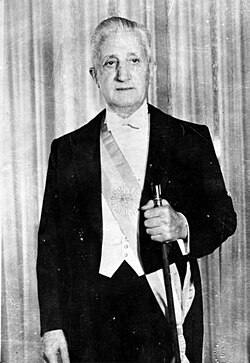 Arturo Illia with the presidential sash.