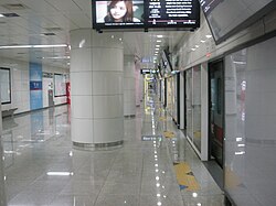 Gangnam station platform