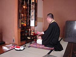 A Jōdo-shū priest in Fukui prefecture (Japan) chanting on behalf of a deceased parishioner at their family home.