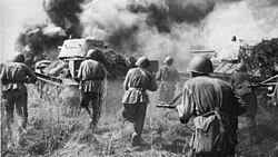 Red Army troops behind T34/76 (1942 variant) in a counter-offensive on German positions at the Battle of Kursk, July 1943