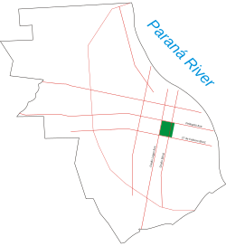 Map of Rosario, highlighting the park (in green) and major streets (red).