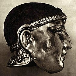 The Emesa helmet found in the necropolis of Tell Abu Sabun. Its owner was likely buried in the first half of the 1st century AD[42]