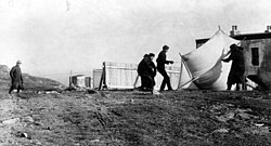 Marconi watching associates raising the kite (a "Levitor" by B.F.S. Baden-Powell[57]) used to lift the antenna at St. John's, Newfoundland, December 1901