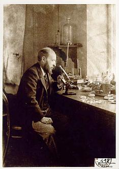 Ramón y Cajal in his laboratory