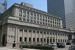 Chicago Union Station is Amtrak's hub for both national long-distance trains and inter-city trains in the Midwest. It is also served by six Metra commuter lines.