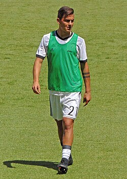 Dybala warming up for Juventus in 2017