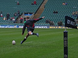 Wilkinson training before a Six Nations match