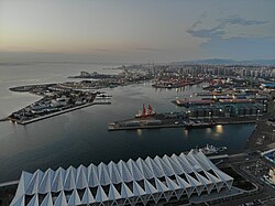 Benefited from its coast, Shandong experienced rapid economic growth after 1978. Ports like Qingdao, Yantai, and Rizhao are constantly ranked top 50 in the world by container traffics