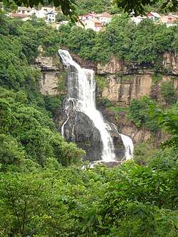 Véu da Noiva Waterfall, from the Pinhal Stream, in Galópolis