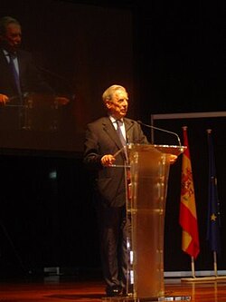 Vargas Llosa at the founding act of the Spanish political party UPyD in September 2007