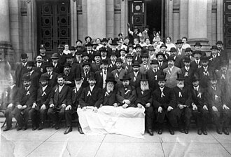An assembly of American Orthodox rabbis, 1920.
