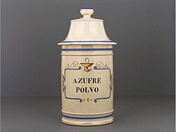 Pharmaceutical container for sulfur from the first half of the 20th century. From the Museo del Objeto del Objeto collection
