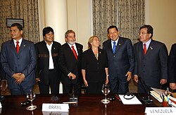 Presidents of South American countries meet in Rio de Janeiro. From left to right: Rafael Correa (Ecuador), Evo Morales (Bolivia), Luiz Inácio Lula da Silva (Brazil), Michelle Bachelet (Chile), Hugo Chávez (Venezuela) and Nicanor Duarte (Paraguay)
