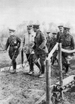 French, Joffre and Haig (left to right) visit the front line during 1915. Henry Wilson is second from the right, with Hubert Gough to his left.