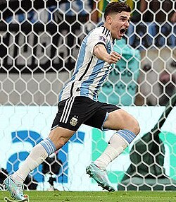 Alvarez playing for Argentina at the 2022 FIFA World Cup
