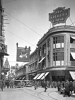 View of Paseo Ahumada, in the city center, in the late 1920s.