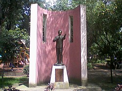 Statue of crooner José José El Príncipe de la Canción (The Prince of Song) in Mexico City.