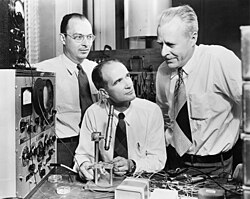 John Bardeen, Shockley (center), and Walter Brattain at Bell Labs, 1948