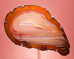 Agate exhibiting wall banding (top) and level banding (bottom)