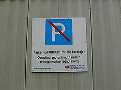 A bilingual parking sign in Nuuk in Danish and Greenlandic