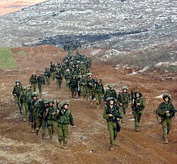Israeli soldiers of the Nahal Brigade leaving Lebanon