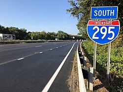 I-295 southbound past the exit for Woodcrest station in Tavistock