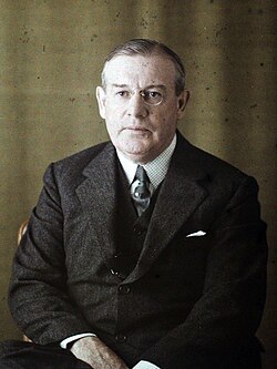 Autochrome portrait taken in Boulogne by Georges Chevalier, 1930