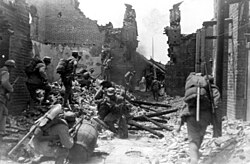 Chinese soldiers battle the Imperial Japanese Army in Taierzhuang, 1938