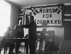 The slogan "Norge for Nordmænd" (Norway for Norwegians) at a School in Oslo on 13 August 1905, a voting place during the referendum on the dissolution of the union with Sweden