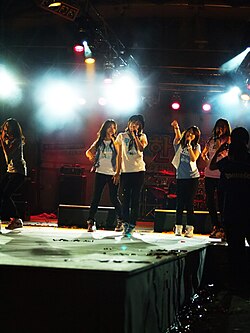 Kara and after school performing at the Hanyang University Festival, 2009