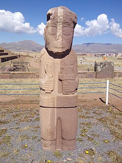 Fraile Monolith, holding a snuff tray and a Qiru; the belt shows sprouting plants that are often mistaken for crabs