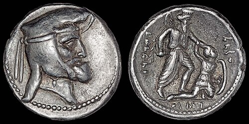 Drachm of the Frataraka ruler Vahbarz (Oborzos), thought to have initiated the independence of Persis from the Seleucid Empire. The coin shows on the reverse an Achaemenid king slaying an armoured, possibly Greek, soldier.[45][46] This possibly refers to the events related by Polyainos (Strat. 7.40), in which Vahbarz (Oborzos) is said to have killed 3000 Seleucid settlers.[47][45][46]