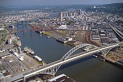 Aerial view from 1988, prior to redevelopment; the Pearl District lies in the center of the image.
