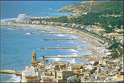 Groynes are engineered structures that aim to prevent erosion of the beach front